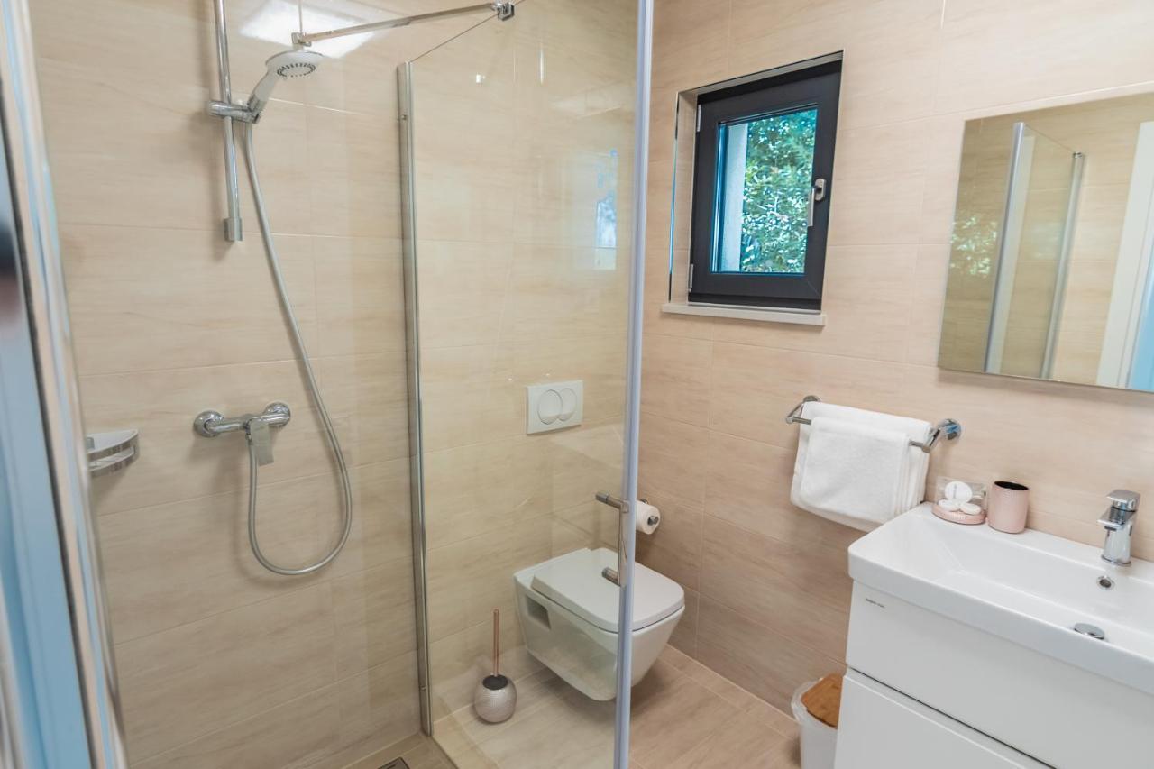 מטולי Villa The Boat With Rooftop Pool מראה חיצוני תמונה